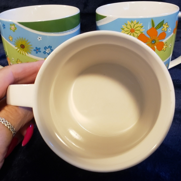 2/$32 🔆NEW PRICE🔆Starbucks mugs 3pc set - Picture 2 of 3